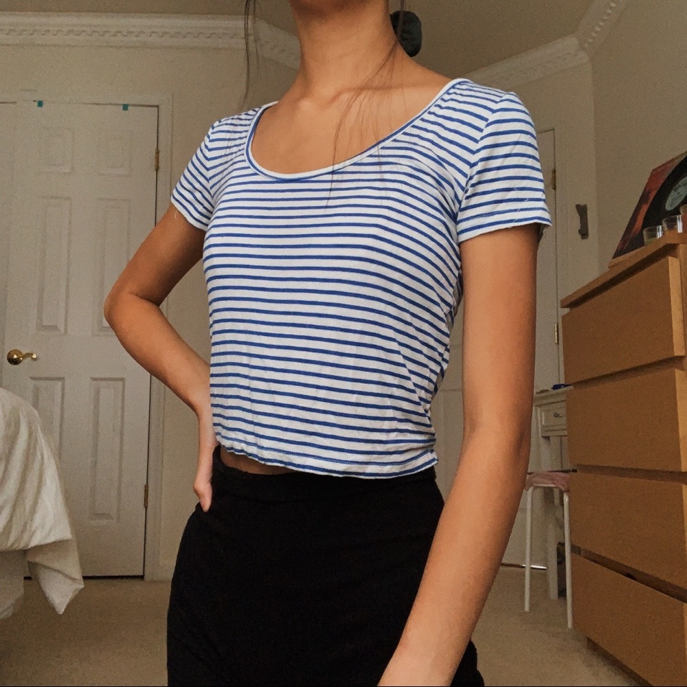 FOREVER 21 white and blue striped crop top